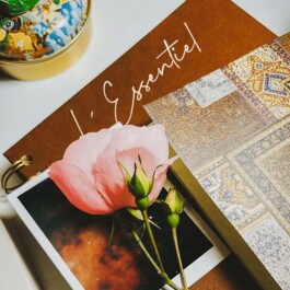 Couverture de l’ebook L’Essentiel avec fleur rose